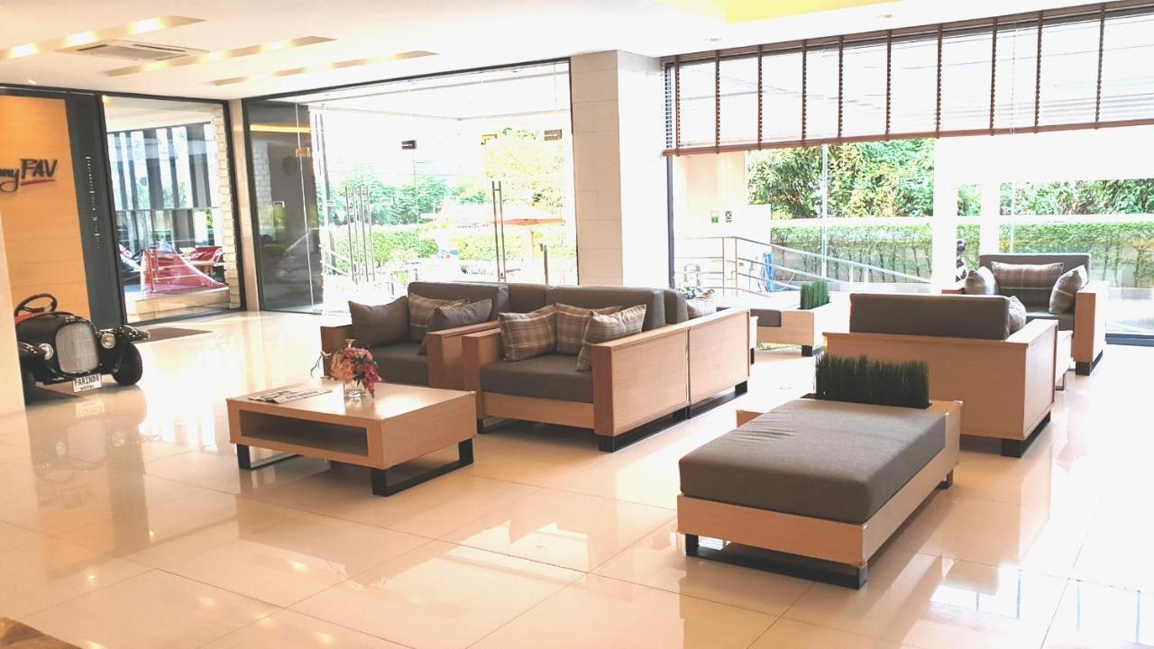 Parinda Hotel Bangkok Exterior foto