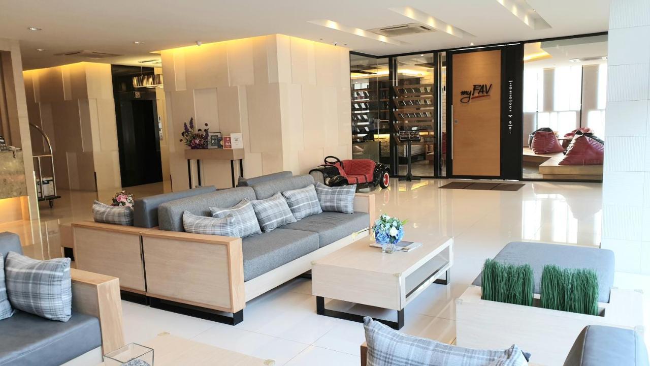 Parinda Hotel Bangkok Exterior foto